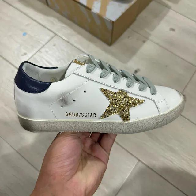 灰蓝 亮片