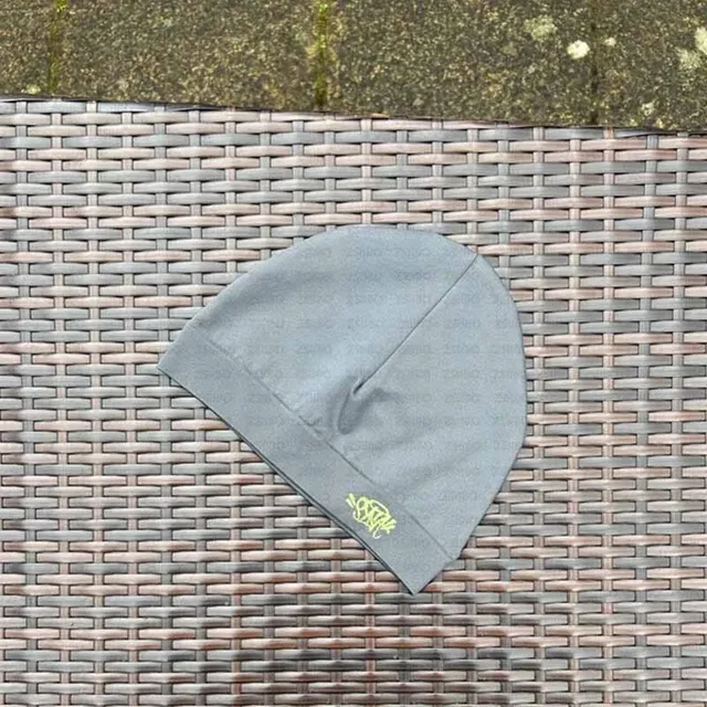 灰色
