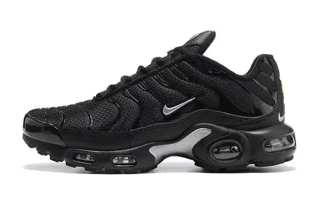 Nike Air Max Plus Triple Black