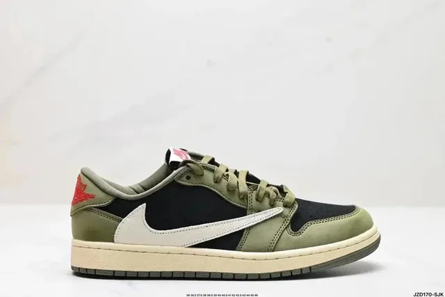 Nike × Travis Scott Dunk Low Cactus Jack