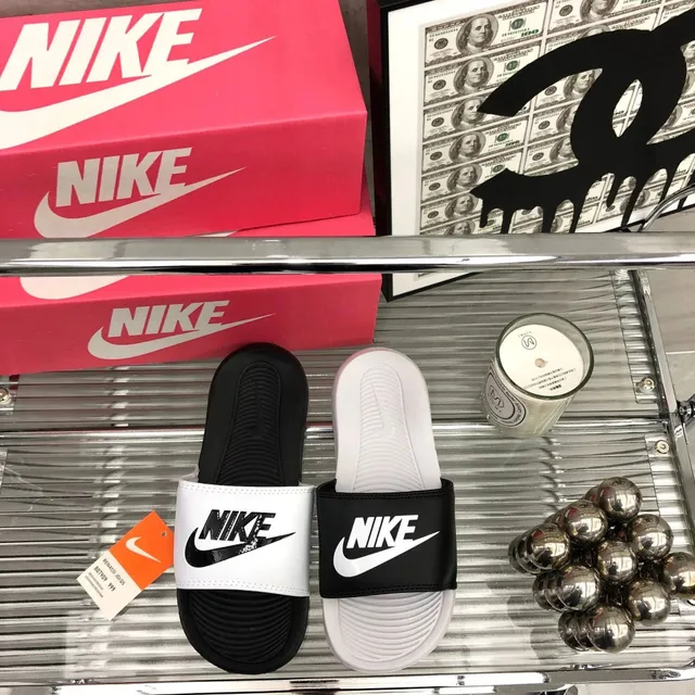 Nike Benassi JDI Black/White