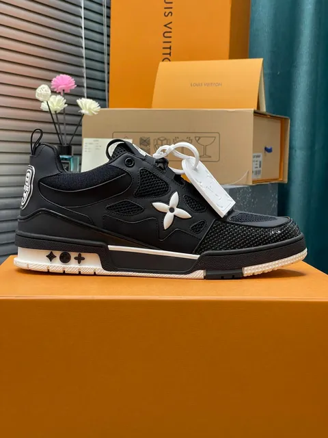 Louis Vuitton LV Trainer Monogram Flower