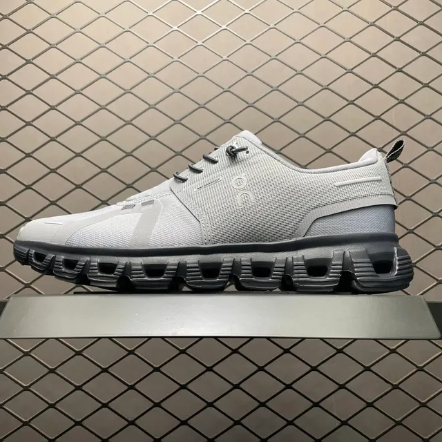 On Cloudmonster Light Grey Black