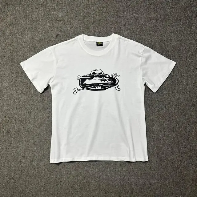 Corteiz Graphic Tee Skull and Crossbones Print
