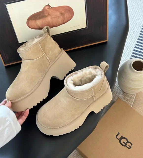UGG Mini Platform Boot Shearling Lined