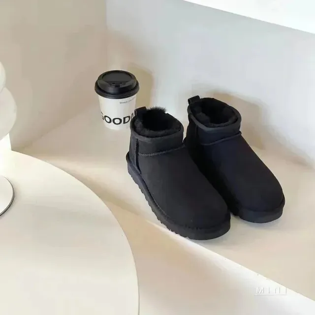 UGG Mini Classic