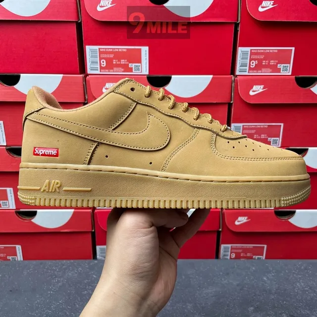 Nike × Supreme Dunk Low Retro Wheat