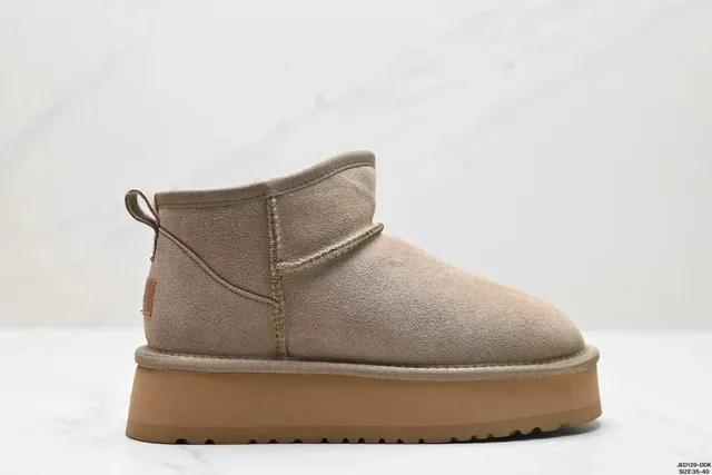 UGG Mini Platform Classic Suede