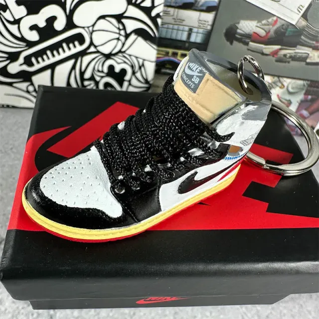 Nike Air Jordan 1 High Bred Toe Keychain