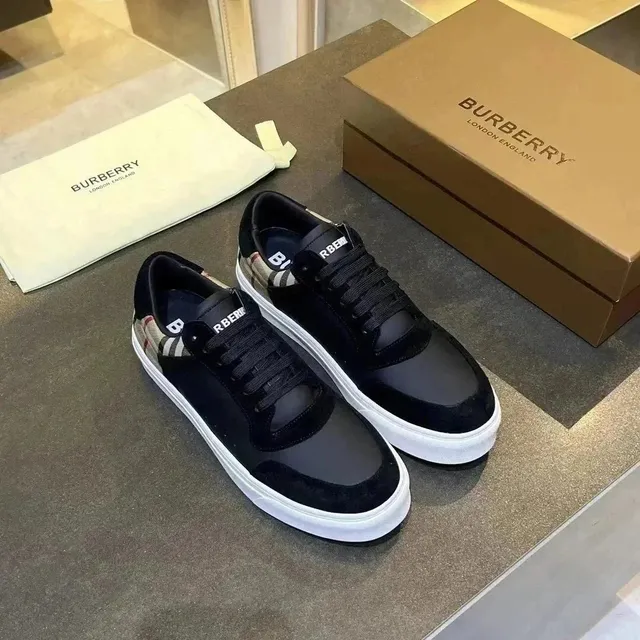Burberry Sneaker Checkered Detail