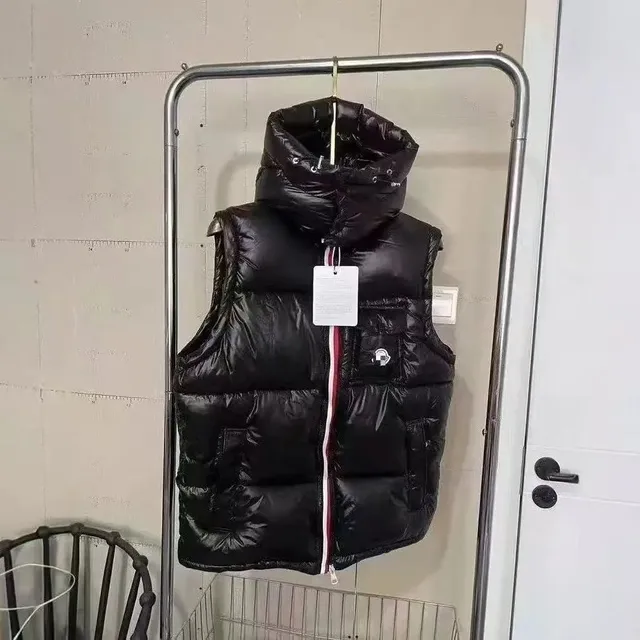 黑色彩条马甲