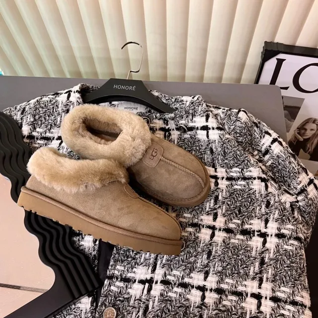 UGG Classic Mini Fluff Shearling Lined
