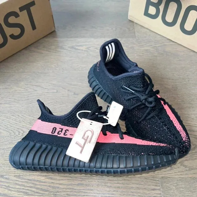 Yeezy Boost 350 V2 Zebra