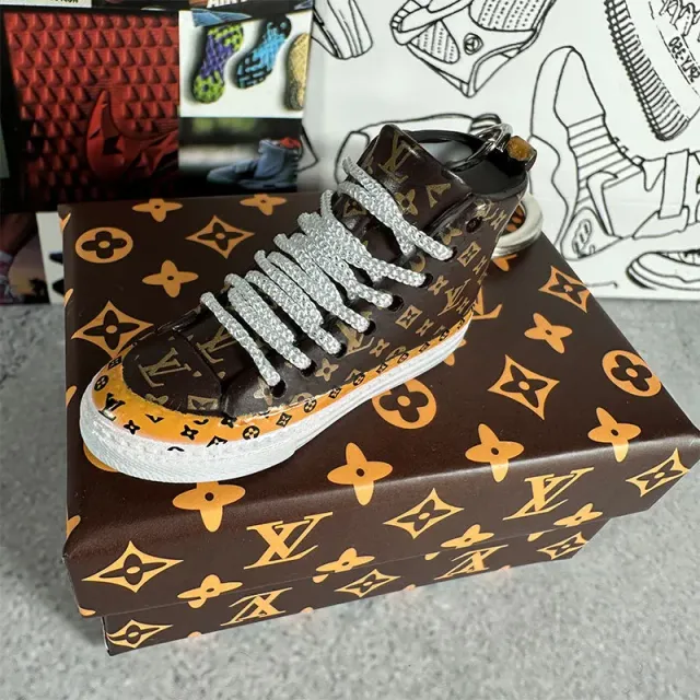 9.v brown one + box