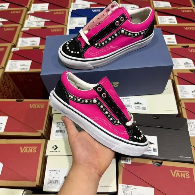 Converse Chuck Taylor All Star Studded Pink