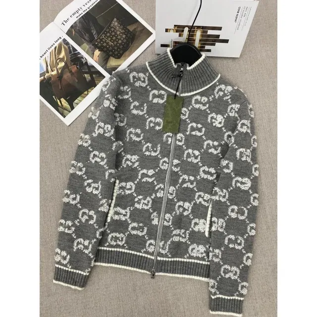 灰色