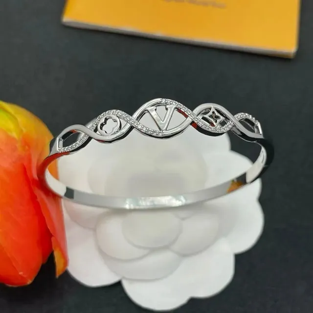 Louis Vuitton Twisted V Bangle