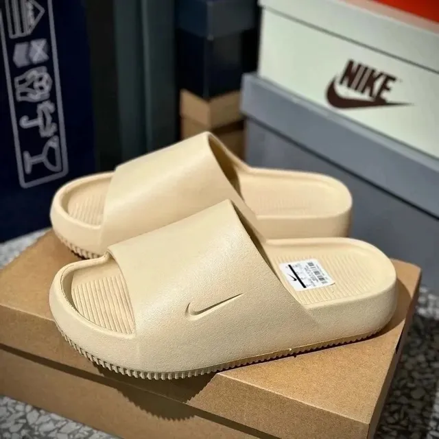 Nike Victori One Slide Beige