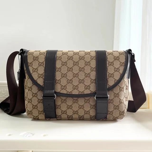 Gucci Messenger Bag GG Supreme Canvas