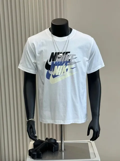 Nike Graphic Tee