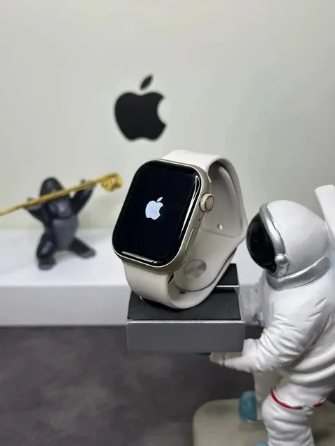 Apple Watch Silver Aluminum with White Sport Band