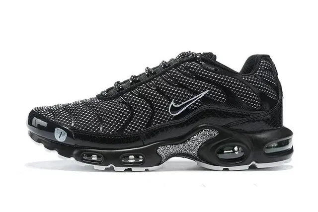 Nike Air Max Plus Triple Black