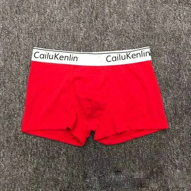 C红色