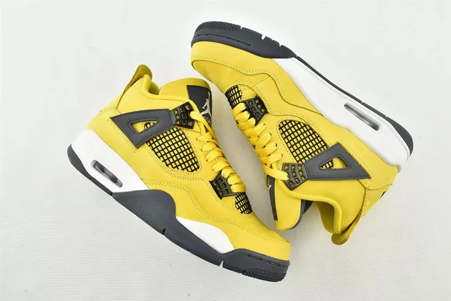 Air Jordan 4 Thunder