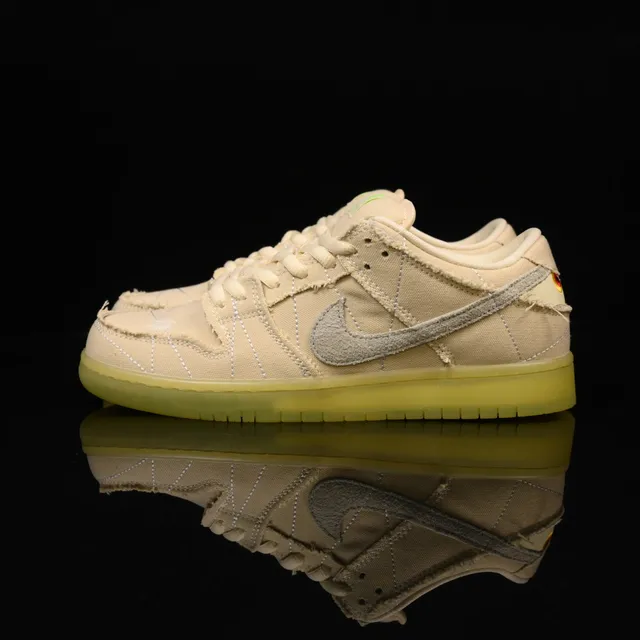 DM0774-111 DunKSB'Off White'