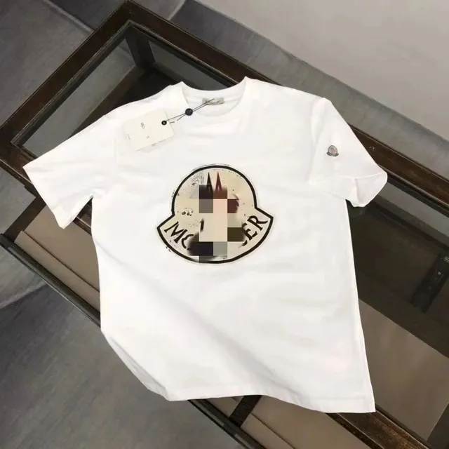 白色.
