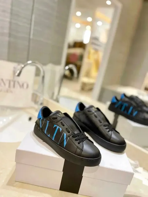 Valentino Oscar Low VLTN Logo
