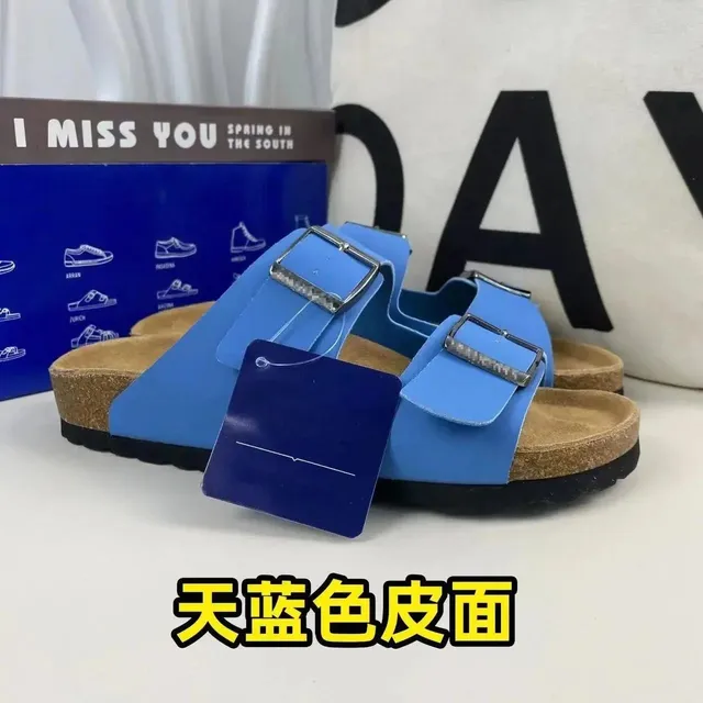 天蓝色皮面 凉鞋