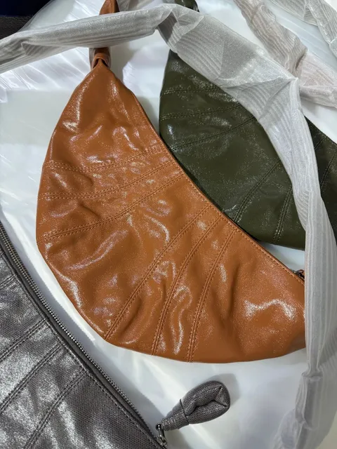 黄色