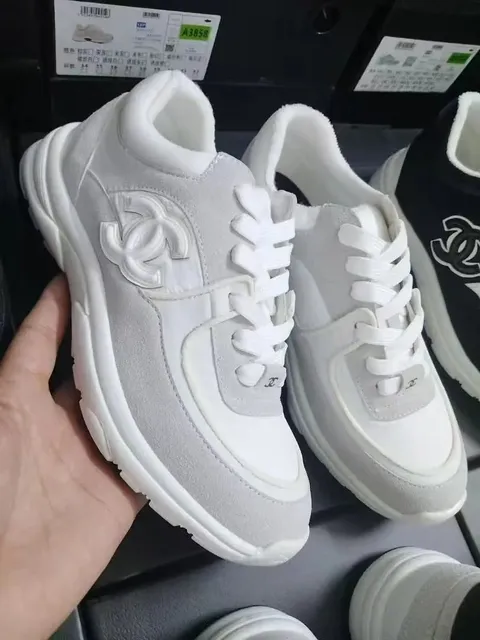 Chanel Sneaker Classic Logo