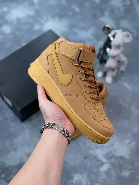Nike sneakers Wheat