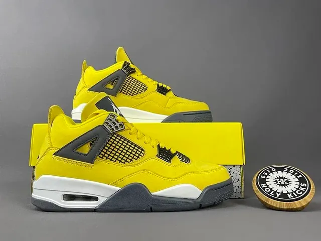 Air Jordan 4 Thunder