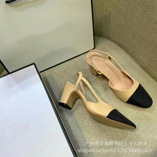 高跟凉鞋