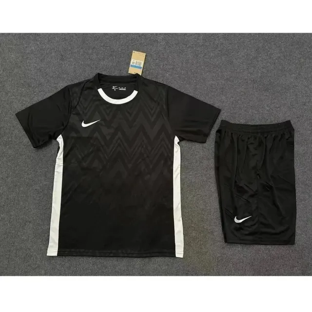 Nike Training Set Chevron Print