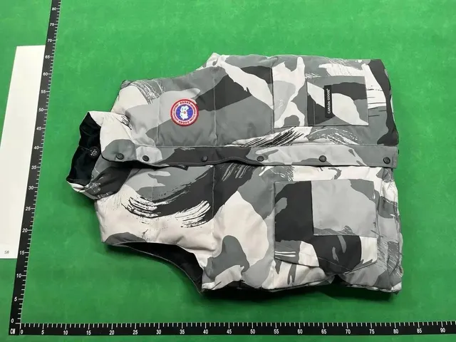 Canada Goose Puffer Vest Brushstroke Camo