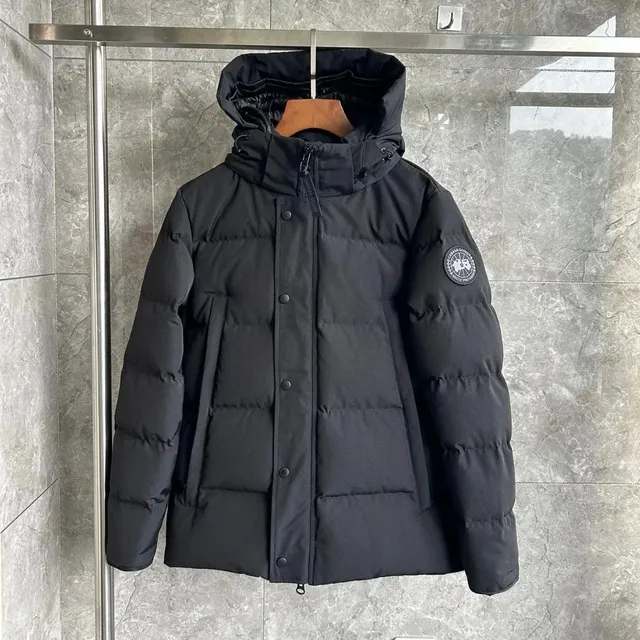 Canada Goose Puffer Jacket Classic Fit