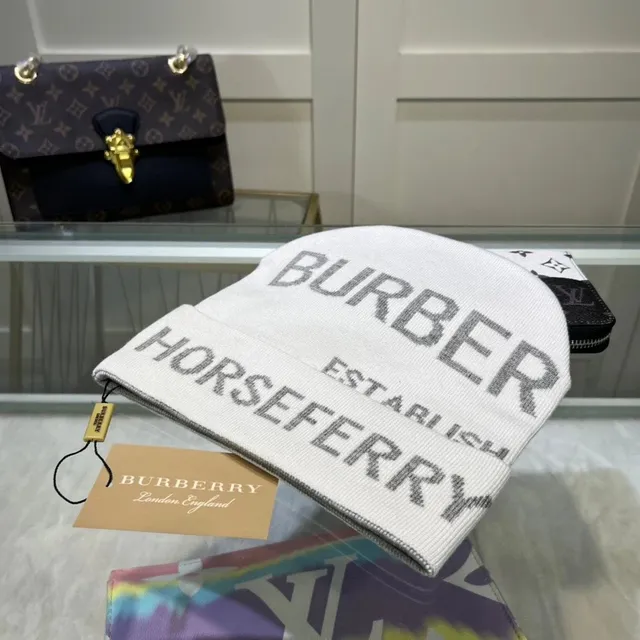 Burberry Knit Beanie Horseferry Logo