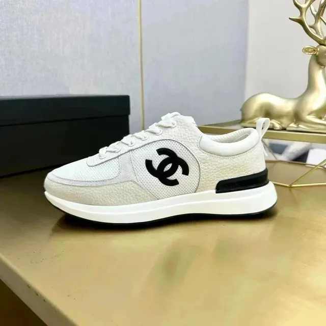 Chanel 19 White Leather with Black CC