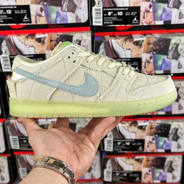 Nike × Travis Scott Dunk Low Reverse Mocha