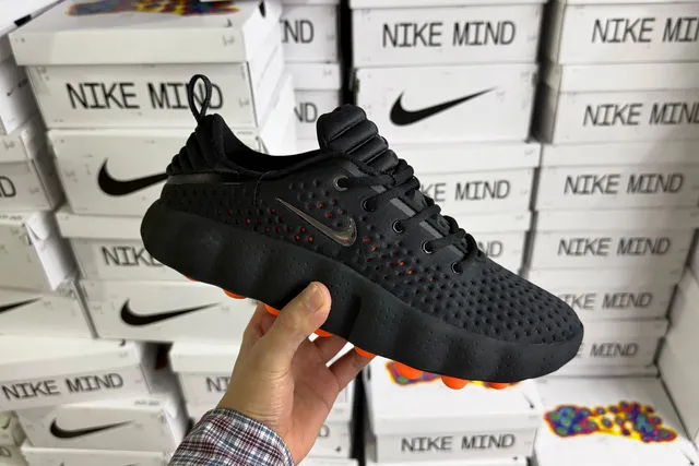Sneaker HQ4308-001（Black Hyper Crimson）