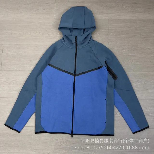 青灰拼蓝外套