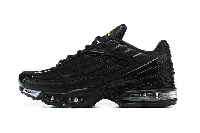Nike Air Max Plus Triple Black