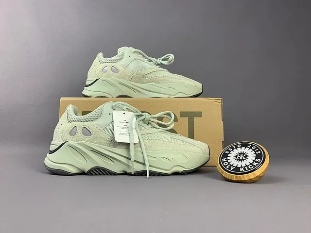 Yeezy 700 Wave Runner