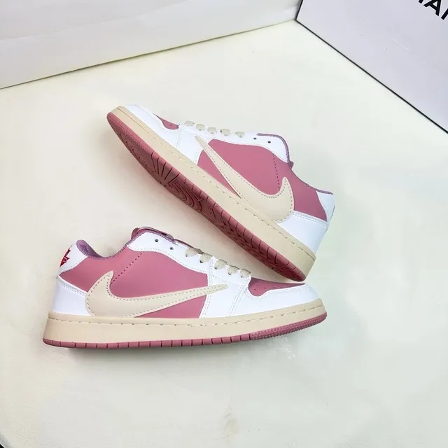 Nike × Travis Scott Dunk Low Rust Pink