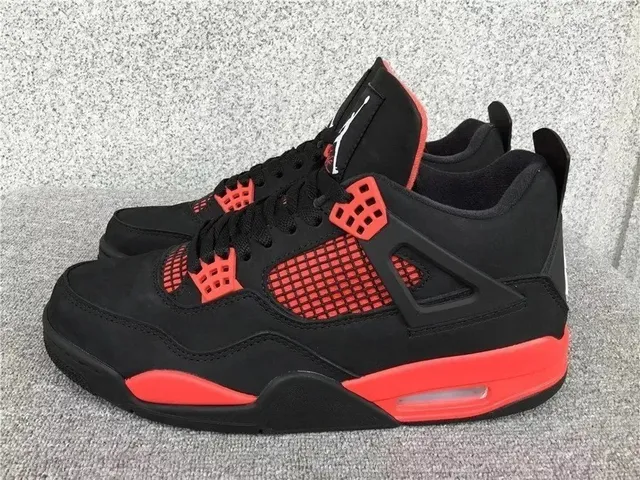 Air Jordan 4 Bred