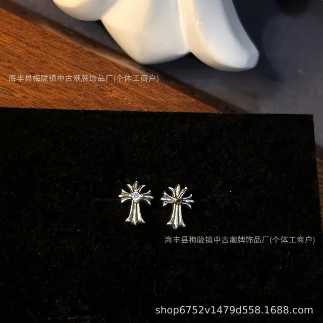 长款十字架带钻